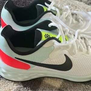 NEW! Women’s Nike shoes! Size 6.5